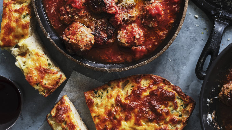 Cheesy roasted-garlic bread