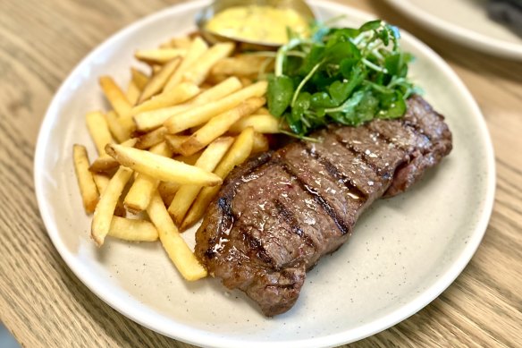 Porterhouse steak with bearnaise and frites.