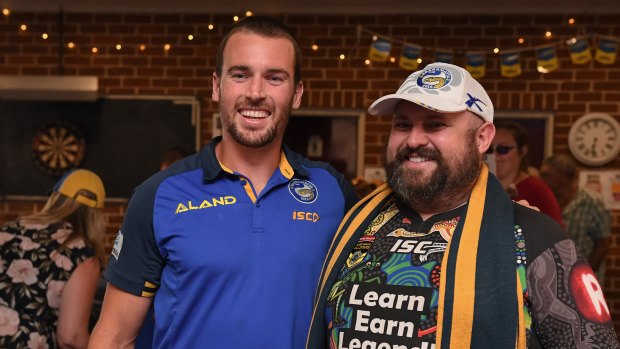 Clint Gutherson poses with a fan at a meet and greet in Bega.