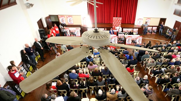 Bill Shorten addresses a crowd at Armadale Town Hall in Western Australia.
