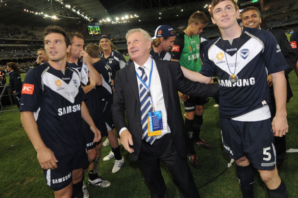 Former Victory chairman Geoff Lord (centre) has expressed interest in obtaining the Super Netball licence vacated by Collingwood.