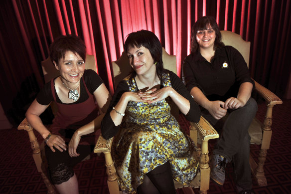 Geraldine Hickey (right) with fellow comedians Cal Wilson (left) and Janet A McLeod in 2011.