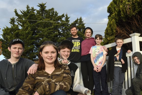 Darren and Tess Falconer with their six kids, Eric, Nic, Jorjia, Liam, Patrick and Chris.