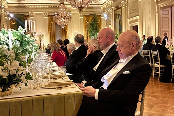 O presidente da Pratt Industries, Anthony Pratt (frente), no jantar de estado na Casa Branca em homenagem ao rei.