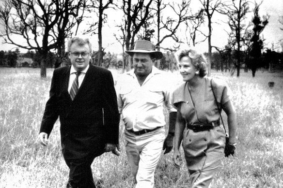 Senator Graham Richardson (left) and Hazel Hawke (right) inspect salination problems on the property of Milbong (near Brisbane) alongside grazier Ian Harsant before launching a 1 billion tree initiative in 1990.