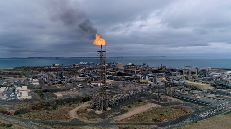 smh.com.au - Bianca Hall - Released emails reveal heavy political lobbying as massive gas project extended