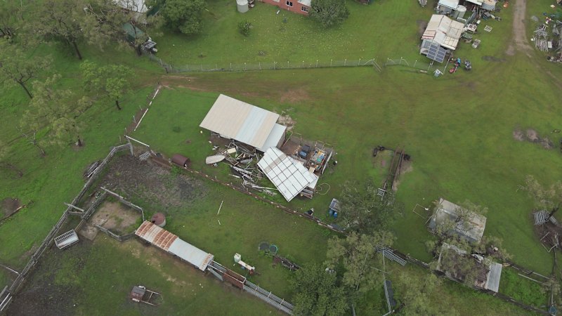 Damaging winds and heavy rain continue as Cyclone Narelle crosses cape