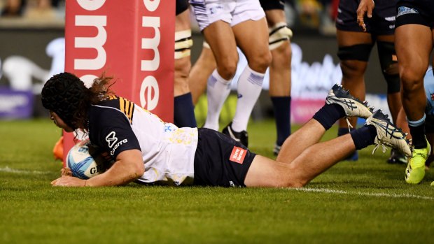 Lachlan Lonergan scores for the Brumbies.