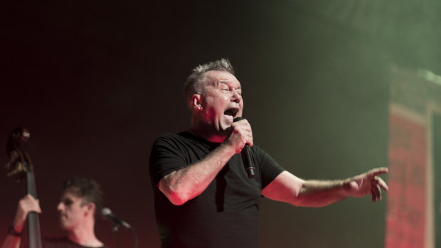 Jimmy Barnes has injured himself in a fall during a gig in Queensland.