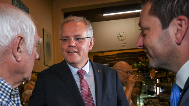 Prime Minister Scott Morrison and Opposition Leader Matthew Guy meet Pellegrinis co-owner Nino Pangrazio. 