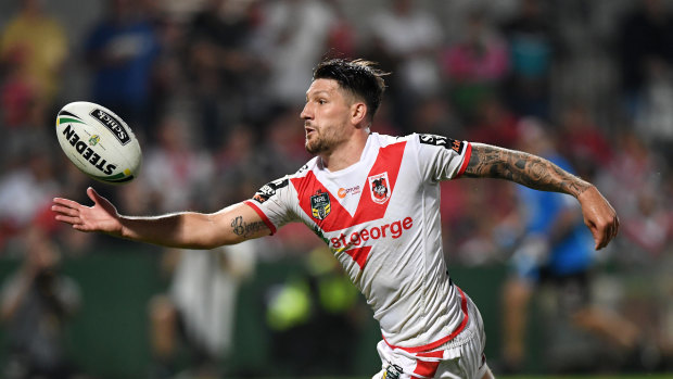 Ball on a string: Gareth Widdop has formed a great halves partnership in a short period of time with Ben Hunt.