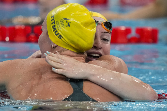 Mollie O’Callaghan, right, of Australia, is congratulated by teammate Ariarne Titmus.