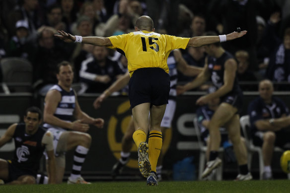 An umpire pays a free pick for holding the ball.