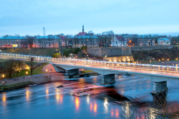 Crossing the Friendship Bridge between Estonia and Russia is anything but friendly.