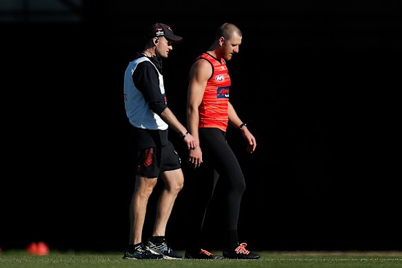 Sean Murphy (left) working with former Bomber Dyson Heppell at the club in 2020.