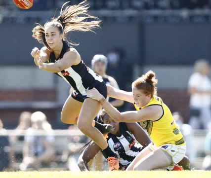 Chloe Molloy in action before leaving the Magpies.