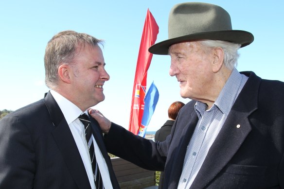 Anthony Albanese with the late Labor politician Tom Uren in 2010.
