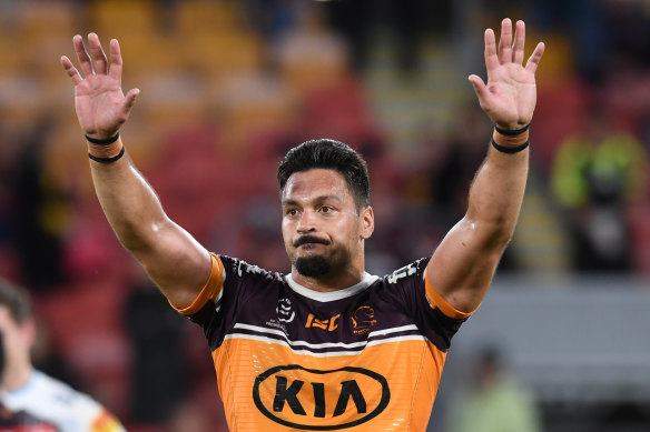 Broncos captain Alex Glenn thanks the crowd after the round 7 loss to the Gold Coast Titans at Suncorp Stadium last Saturday.