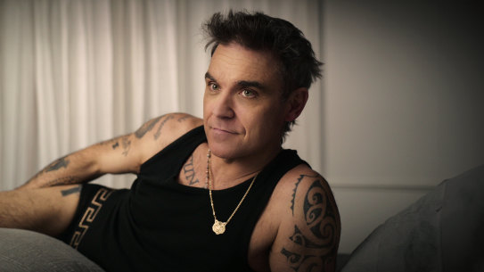 Robbie Williams in his natural habitat, bed. 