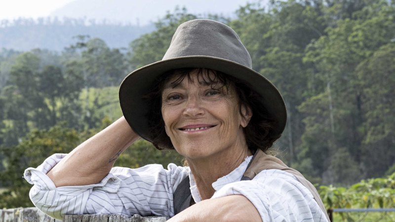 Rachel Ward, igralka in režiserka, podpira RFK Jr. in preučuje prednosti kravjega gnoja