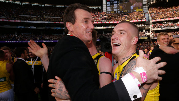 Brendon Gale (left) and Dustin Martin embrace after the 2017 grand final. 