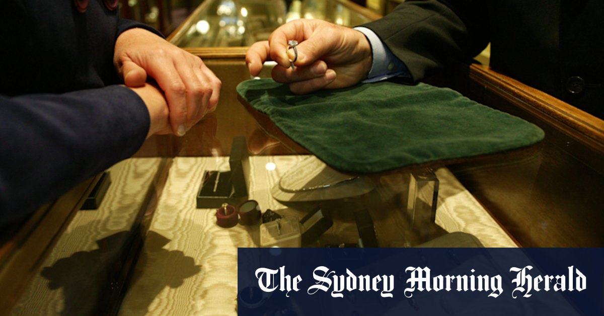 Jewellery boss ‘made staff pose as customers in 0 million scam’