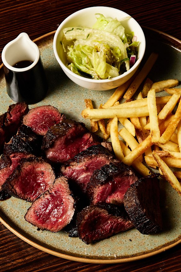 Steak frites.