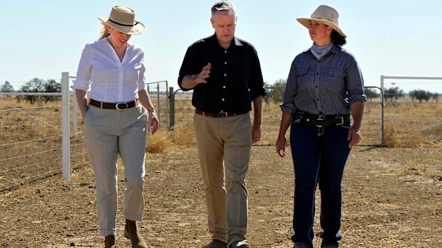 Mr Shorten (centre) and wife Chloe (left) discuss rural issues with grazier Jody Brown in Longreach last month.