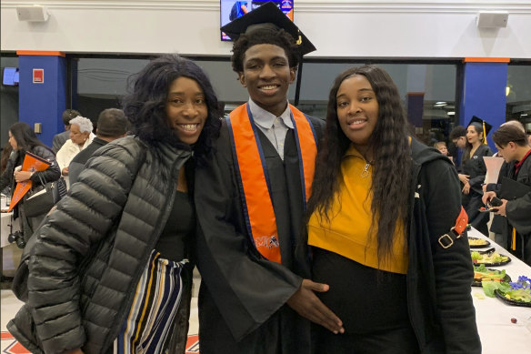 Dexter Reed with his mother, Nicole Banks, and sister Porscha Banks in 2019.