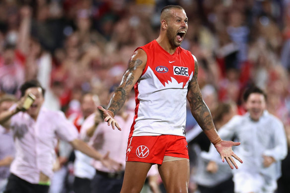 Fans rushed on to the Sydney Cricket Ground as Lance Franklin kicked his 1000th goal last year.