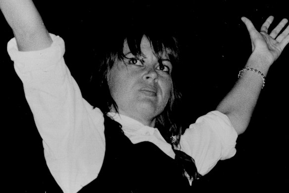 Chrissy Amphlett da Divinyls em Selinas, Coogee Bay, 21 de dezembro de 1984.