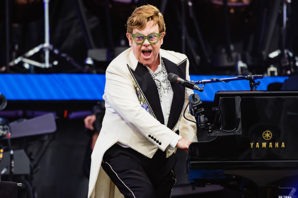 Elton John will play four encore Australian performances on his Farewell Yellow Brick Road tour.