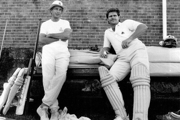 Robin Smith, à direita, com David Gower e no SCG em 1990.