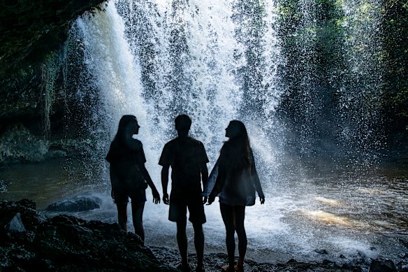 Natural attractions next to towns no one’s heard of, even now … Killen Falls.