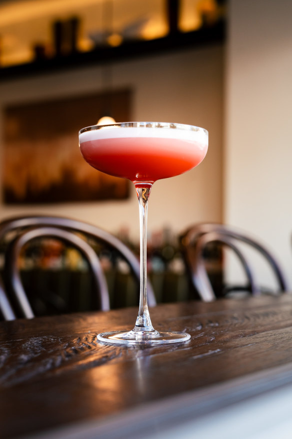 Vodka, rhubarb, whey and lemon.