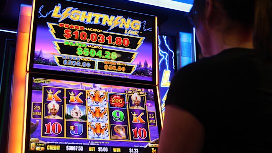 Leagues clubs want police to issue blanket bans on suspected money launderers from entering licensed venues.