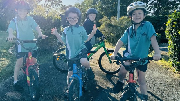 ‘Created a movement’: Old-school idea helps avoid car drop-off lines