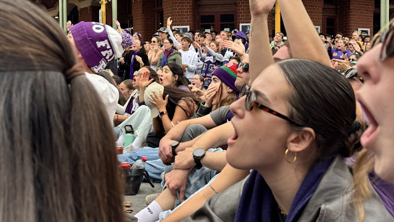 ‘Wharfied too close to the sun’: Agony in Fremantle as Dockers fall at the final hurdle