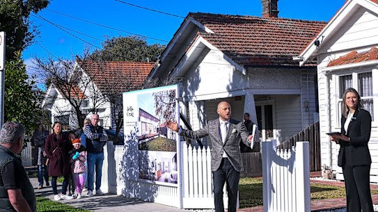 Home sellers need to be well prepared to get the best price.