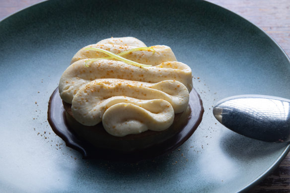 Torta with ricotta cream, apple and whey caramel.