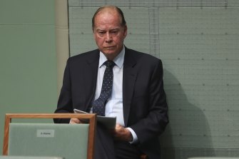Russell Broadbent offered to resign from the privileges committee to take ultimate responsibility for the leak of its report. 