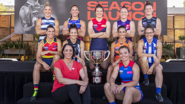 Melbourne co-captain Elise O'Dea, in the middle of the back row, will the lead the Demons for the first time on Sunday.