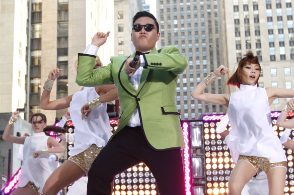 According to Guillaume Pitron, 1.7 billion views of Psy’s Gangnam Style uses the annual power of a European city of 60,000.