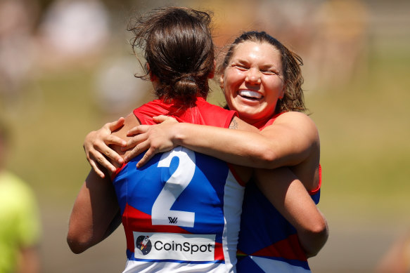 Bulldog Kirsty Lamb (right) has joined Port Adelaide as part of a monster deal.