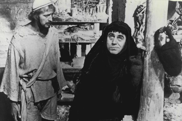 Brian (Graham Chapman) and Brian's mother, Mandy (Terry Jones) in Monty Python's Life of Brian. 