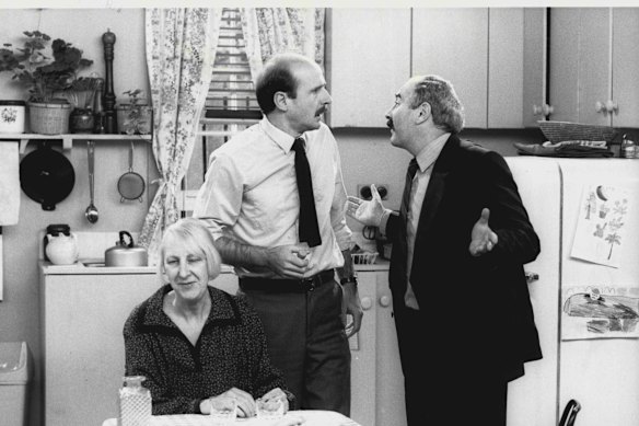 Szeps with Garry McDonald and Ruth Cracknell in a 1985 episode of Mother and Son.