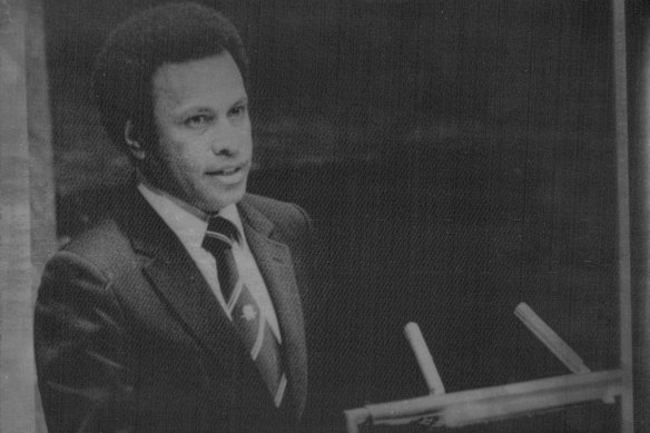 PNG cricketer Ilinome Tarua speaking to a session of the United Nations in 1980.