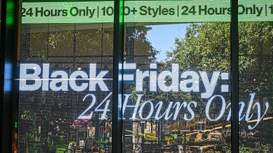 A Black Friday é o evento de compras que mais cresce no ano, mas não se iluda comprando coisas que não precisa.