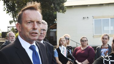 Former prime minister Tony Abbott says Peter Dutton has no questions to answer over a lunch he had with a billionaire donor.