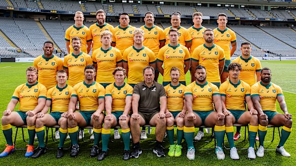The Wallabies, without No.8 Harry Willson, pose for a photo at Eden Park ahead of Sunday's second Bledisloe Test. 